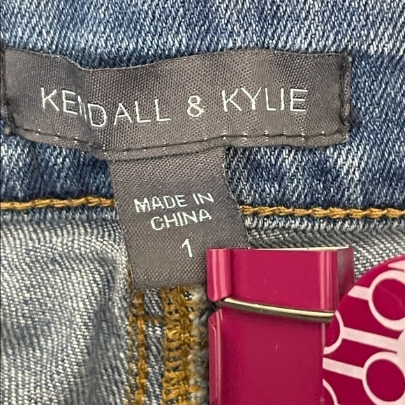 Kendall & Kylie sz 1 denim shorts some distressing - Picture 6 of 7